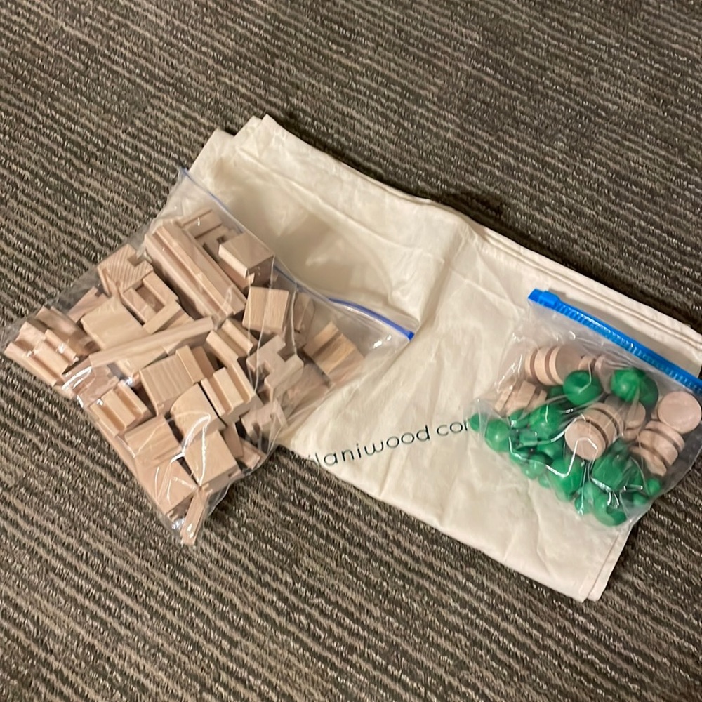 Building blocks and play mat